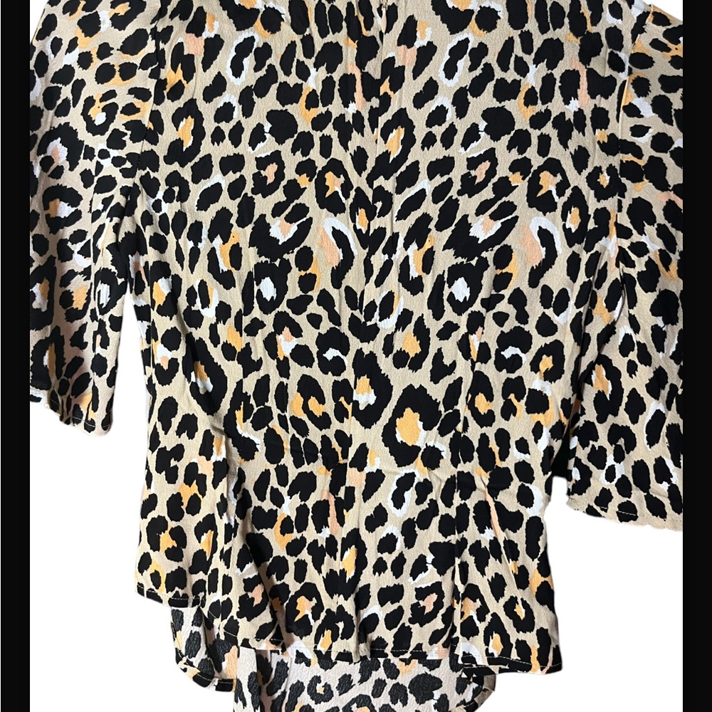 NWT! Beautiful cheetah print blouse - Picture 6 of 7